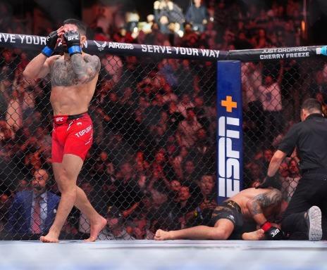 An incredible photo of Ilia Topuria right after the stoppage.