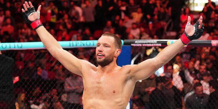 Betting Odds: Renier de Ridder Favored Against Short-Notice Brendan Allen