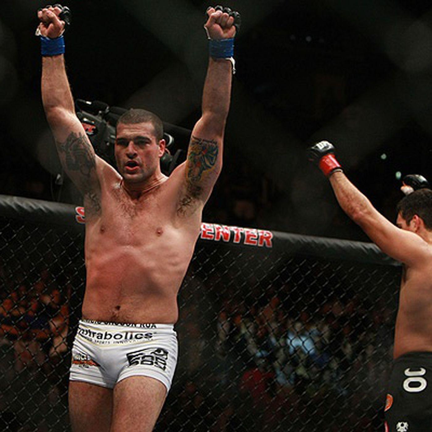 Shogun Rua raises hands after fight with Lyoto Machida at UFC 104. Credits to: MMAConvert.com