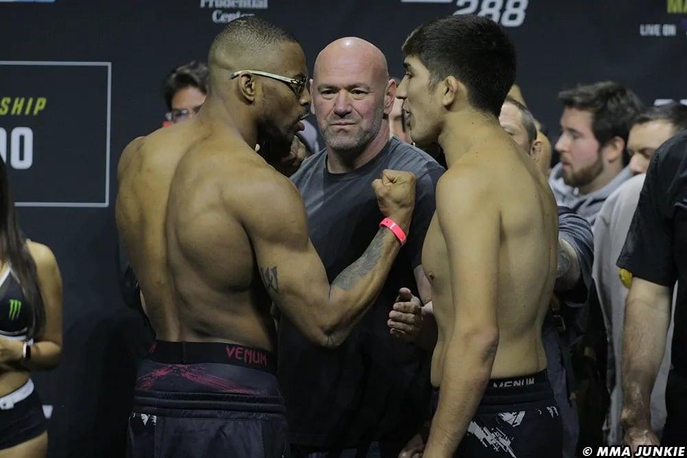 Khaos Williams faces off against Rolando Bedoya. Photo by MMAJunkie.