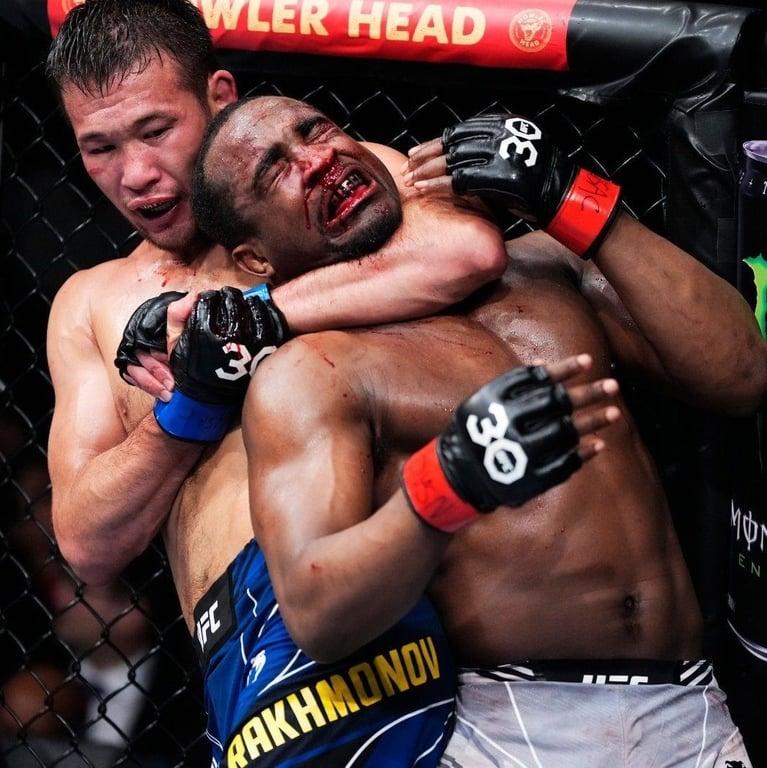 Shavkat Rakhmonov sleeps Geoff Neal. Credits to: Zuffa LLC.