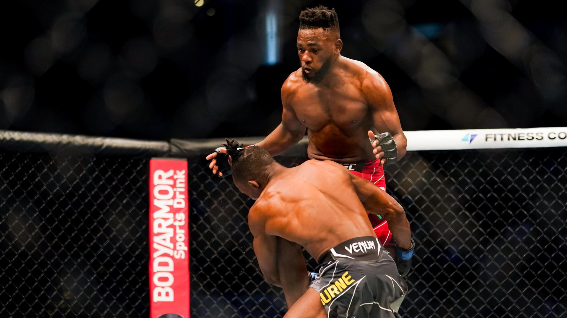 Manel Kape vs Ode Osbourne ended in the first round, with Kape putting him away via knockout. Photo by ESPN.