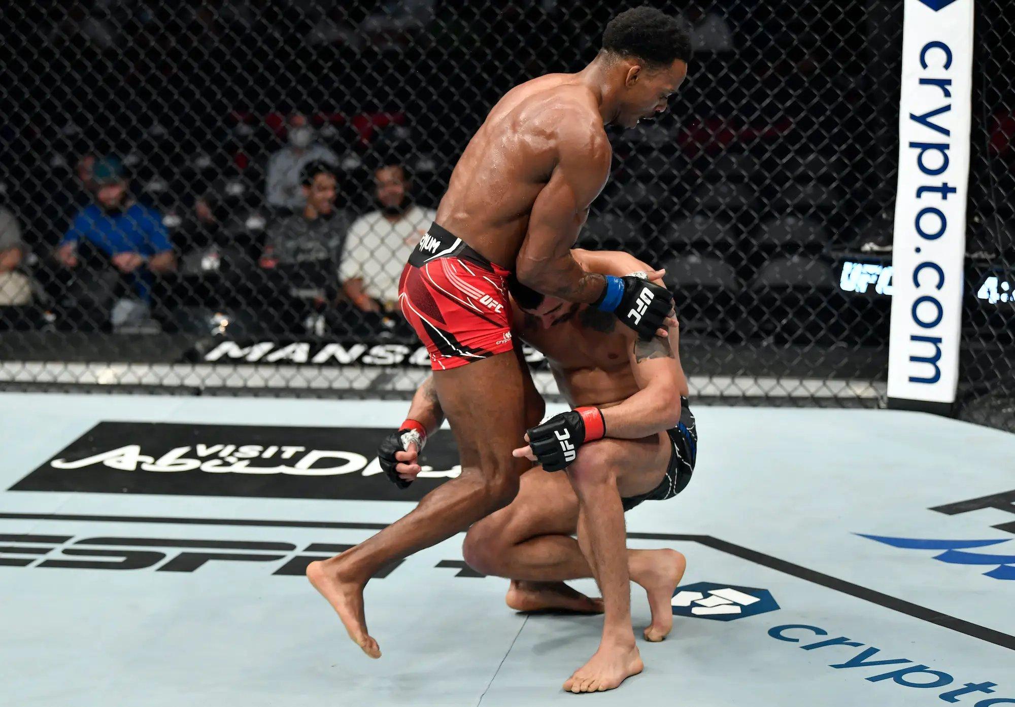 Lerone Murphy lands the knee on Makwan Amirkhani. Credit: Chris Unger/Zuffa LLC.