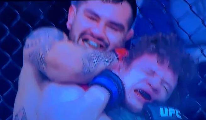 Anthony Hernandez chokes out Roman Kopylov with a smile on his face