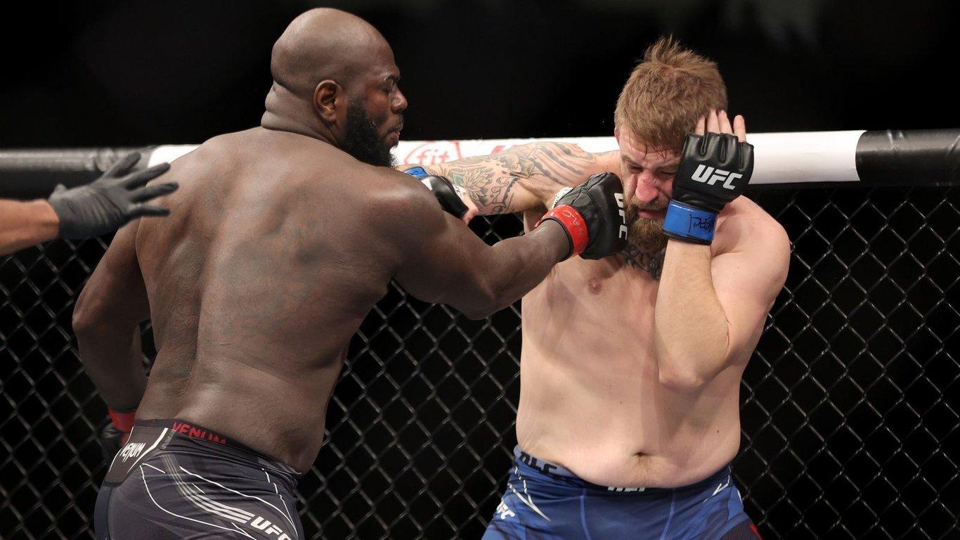 Jairzinho Rozenstruik landing a devastating shot on Chris Daukaus at UFC 282. Credits to: Dan Hiergesell - MMA Mania.