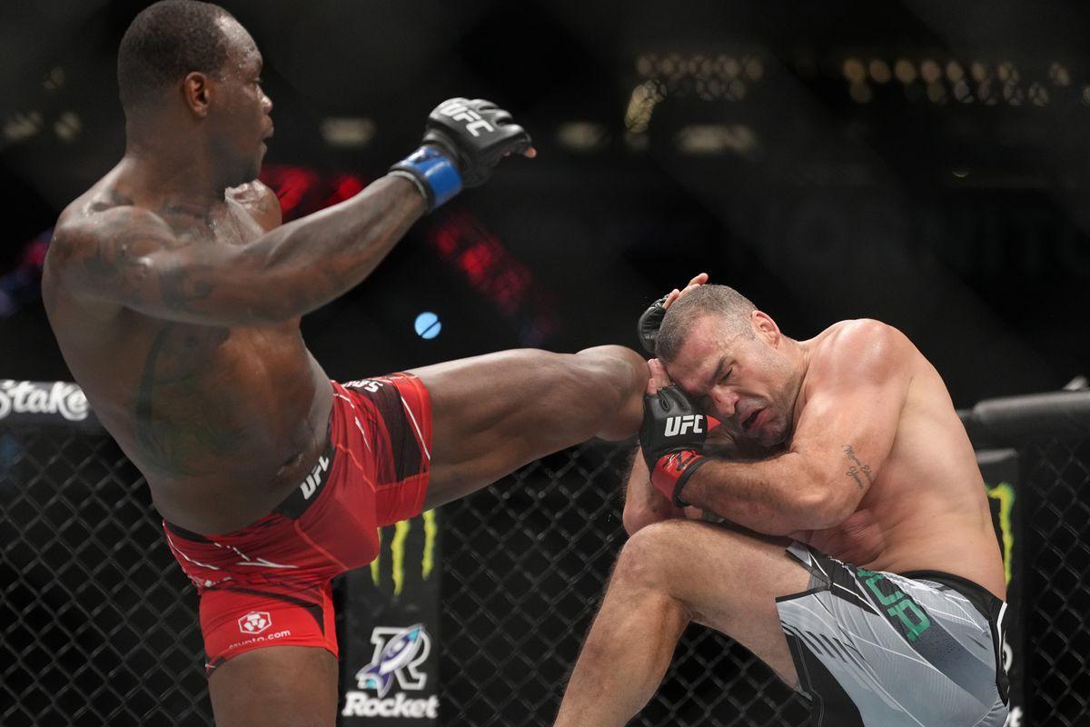 Ovince Saint Preux lands a head kick on Shogun Hua. Credit: MMA Fighting.