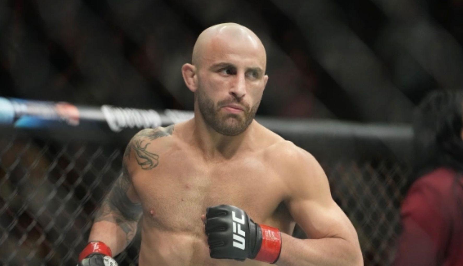 Alexander Volkanovski Picks Islam Makhachev to Defeat Charles Oliveira, Predicts Late Finish or Decision 