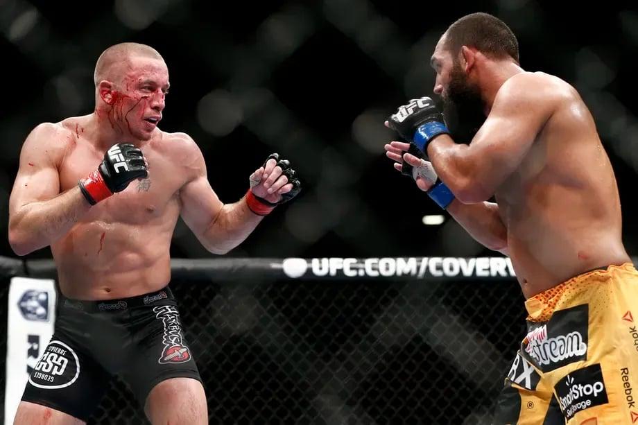 Georges St.Pierre and Johny Hendricks during their fight at UFC 167. Credits to: Esther Lin - MMA Fighting.