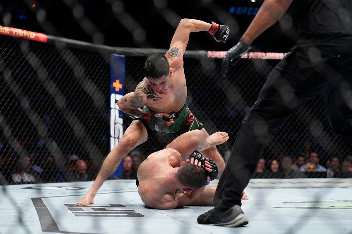 Brandon Moreno finishes Kai Kara-France via knockout at UFC 277. Credit to: Cageside Press.