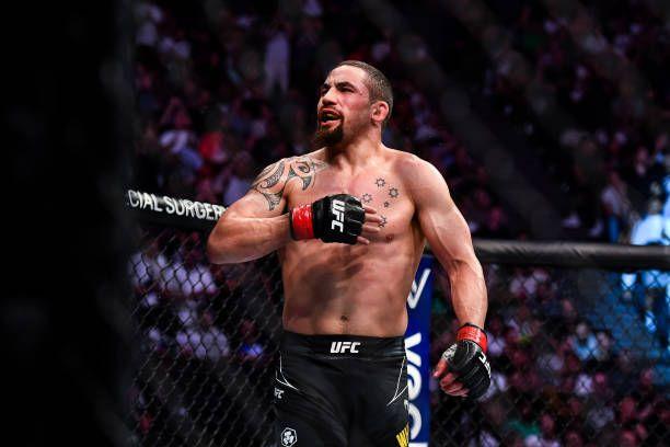 Robert Whittaker walking around the octagon after defeating Marvin Vettori. Credits to: Baptiste Fernandez-Zuffa LLC.