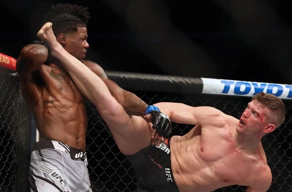 Stephen Thompson out-striking Kevin Holland in their main event Fight of the Year contender bout. Credits to: Nathan Ray Seebeck - USA TODAY Sports.