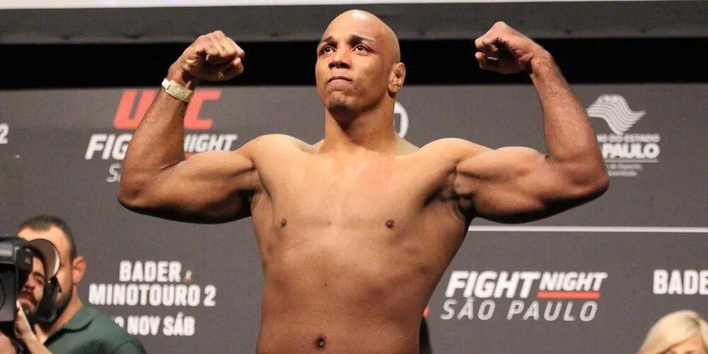 Marcos Rogerio de Lima finishes short notice Junior Tafa with leg kicks at UFC 298