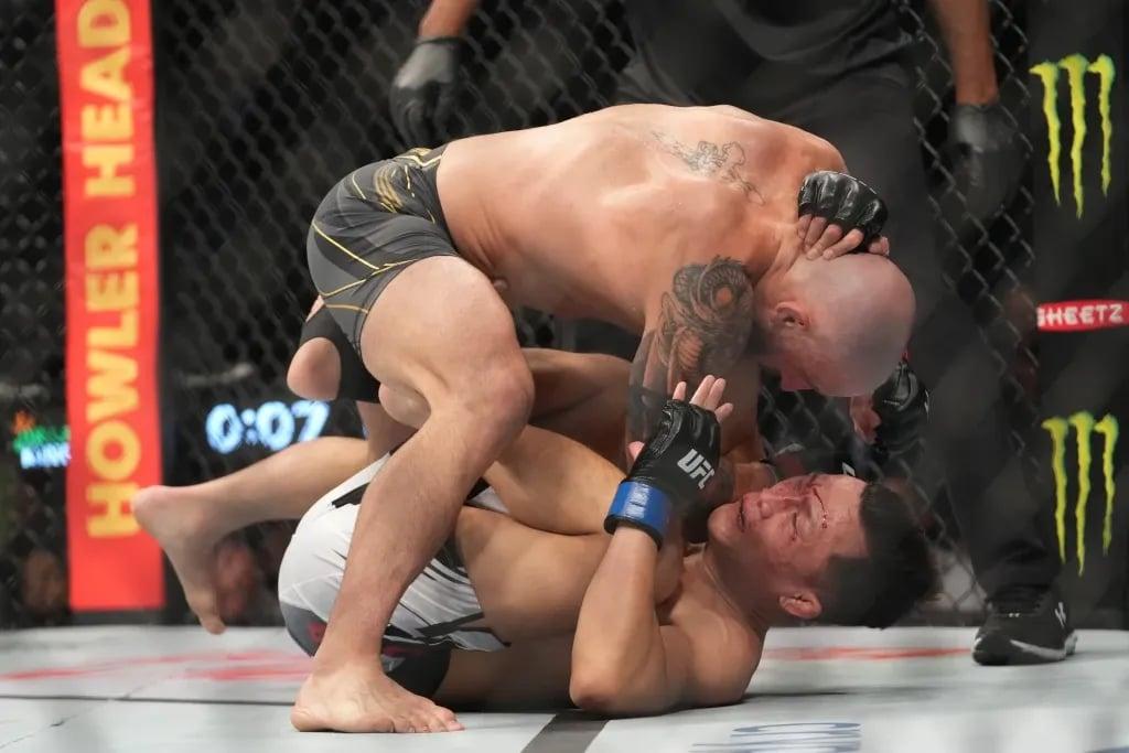 Chan Sung Jung suffering defeat to Alexander Volkanovski at UFC 273. Credits to: David Yeazell - USA TODAY Sports.