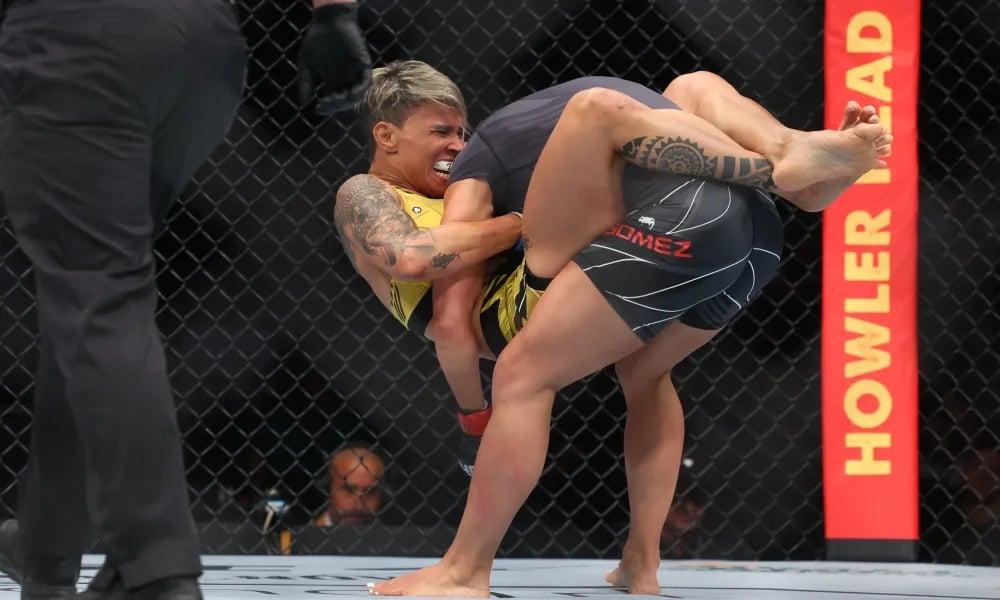 Lemos submits Waterson. Credits to: Ed Mulholland-USA TODAY Sports.