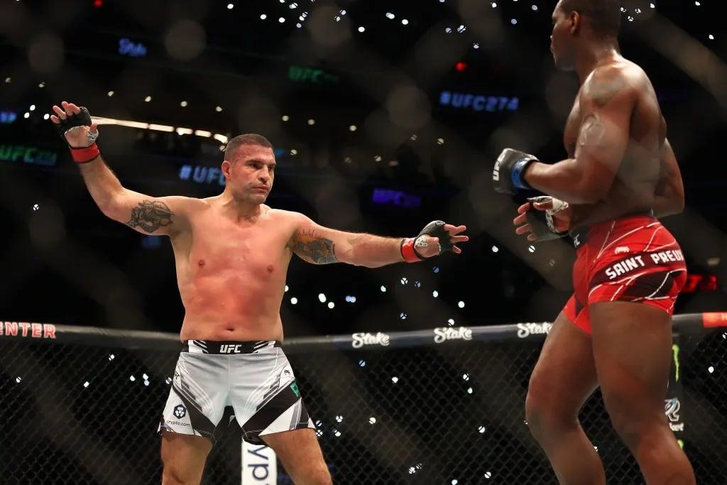 Fans in the arena turn on the flashlights on their phones during the fight. (Mark J. Rebilas-USA TODAY Sports)