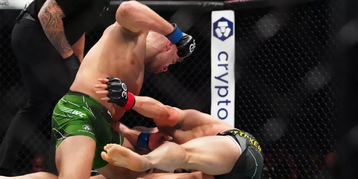 Dricus du Plessis finishing Robert Whittaker at UFC 290. Credits to: Stephen R. Sylvanie - USA TODAY Sports.