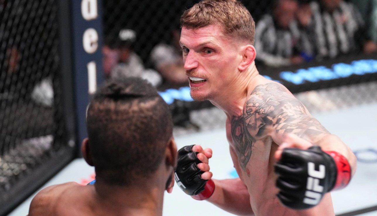 David Dvořák throwing against Manel Kape. Credits to: Chris Unger - Zuffa LLC.