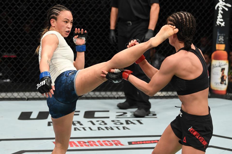 Michelle Waterson showcasing her Karate against Karolina Kowalkiewicz. Credit: Josh Hedges/Zuffa LLC