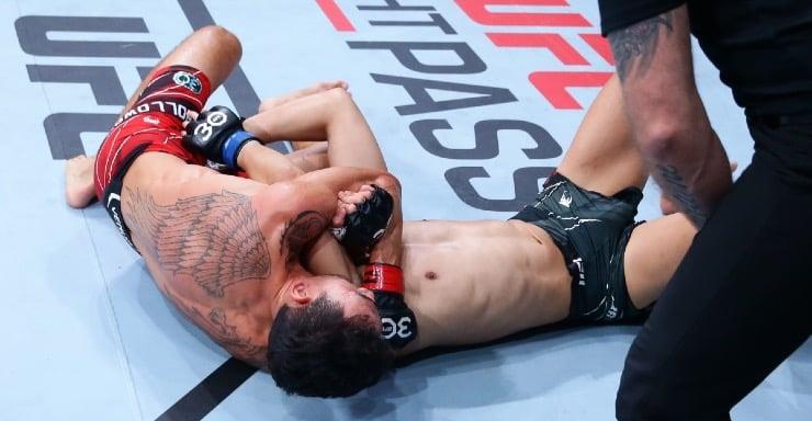 I might be crazy, but I can vividly see Max Holloway dropping Oliveira than jumping on a D’arce for the submission win