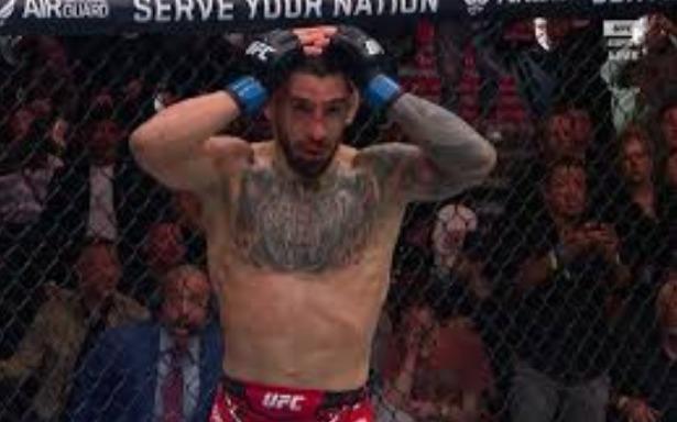 Topuria when max points to the floor in the 5th round