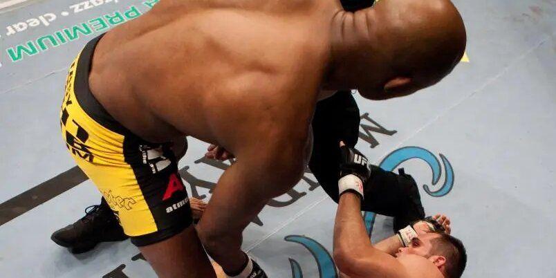 Anderson Silva Kicks Off Championship Reign With Stunning Knockout Win