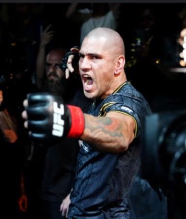 Who would win in a fight between Jones and Pereira