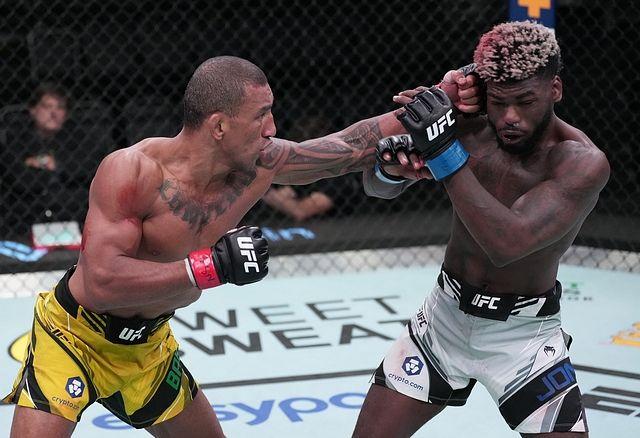 Raoni Barcelos during his fight with Trevin Jones Credits to: Jeff Bottari-Zuffa LLC.