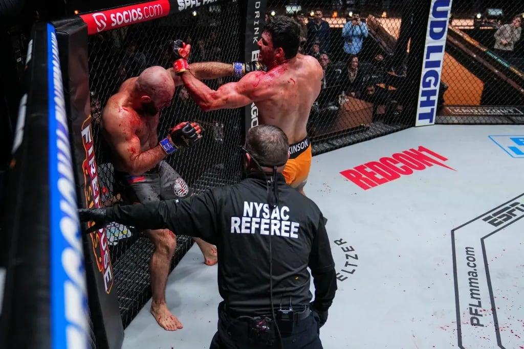 Rob Wilkinson outclassing Omari Akhmedov. Credits to: MMA Junkie Staff - MMA Junkie
