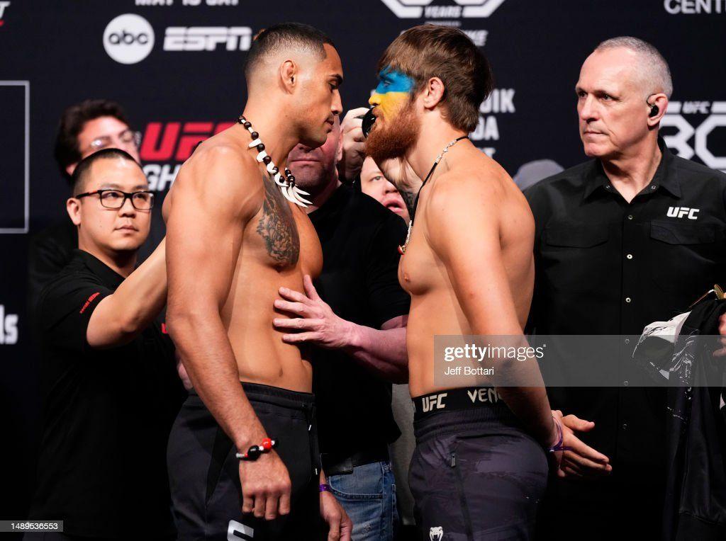 Carlos Ulberg faces off against Ihor Potieria. Photo by Jeff Bottari, Zuffa LLC.