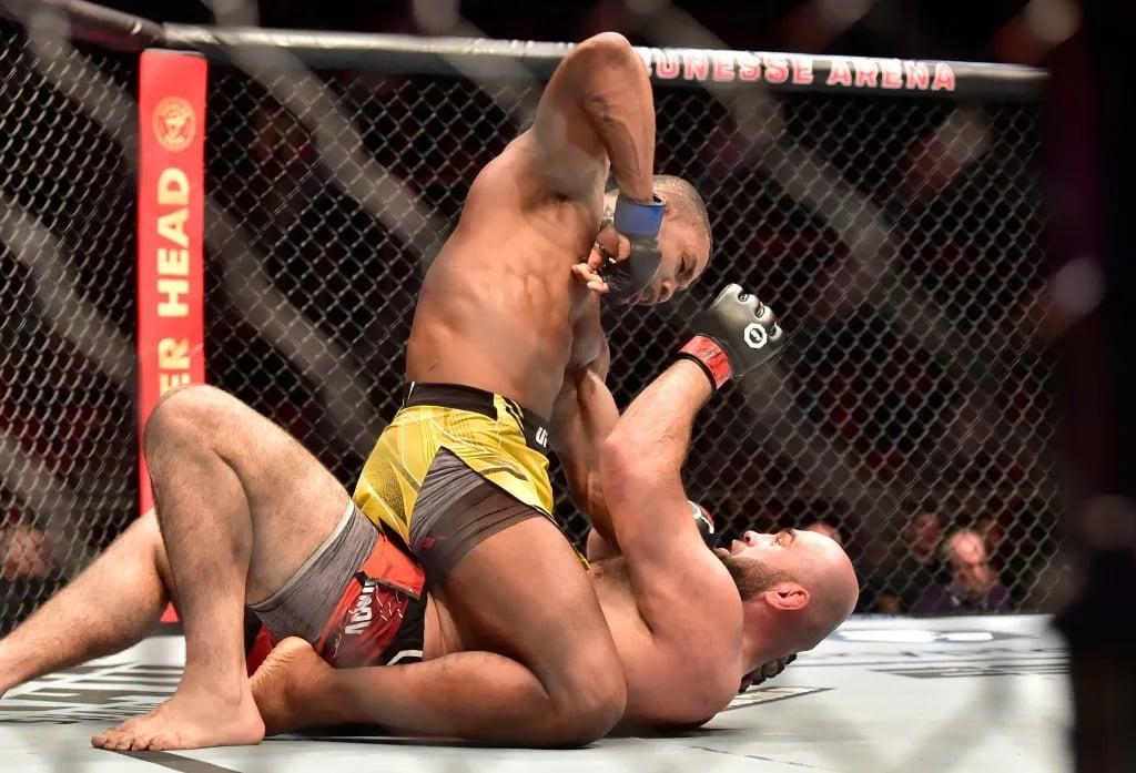 Jailton Almedia landing heavy ground-and-pound against Shamil Abdurakhimov at UFC 283. Credits to: Jason da Silva - USA TODAY Sports.