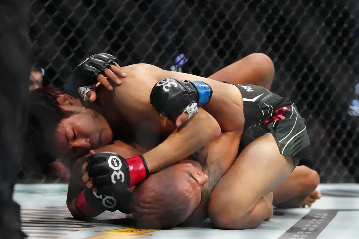 Tatsuro Taira out-grappling Edgar Cháirez at UFC 290. Credits to: Stephen R. Sylvanie - USA TODAY Sports.