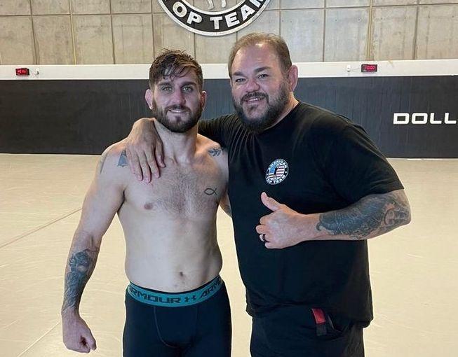 Silveira posing with his father Conan. This father-son duo will likely have a strong game plan coming into the fight. Photo by Portal do Vale Tudo.