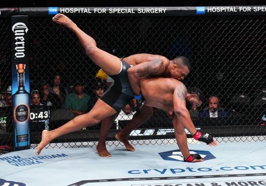 Jailton Almeida could be champion at 205