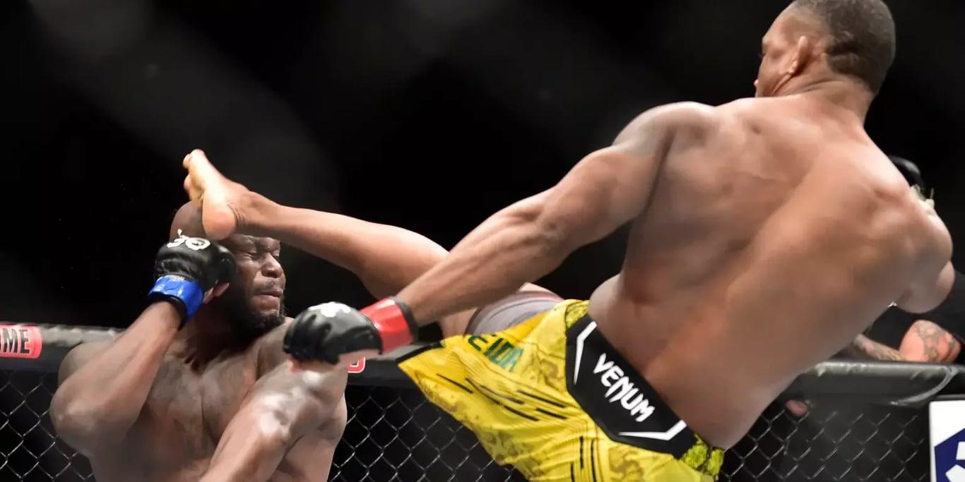 Jailton Almeida headkicking Derrick Lewis in his last fight. Credits to: Jason da Silva - USA TODAY Sports.