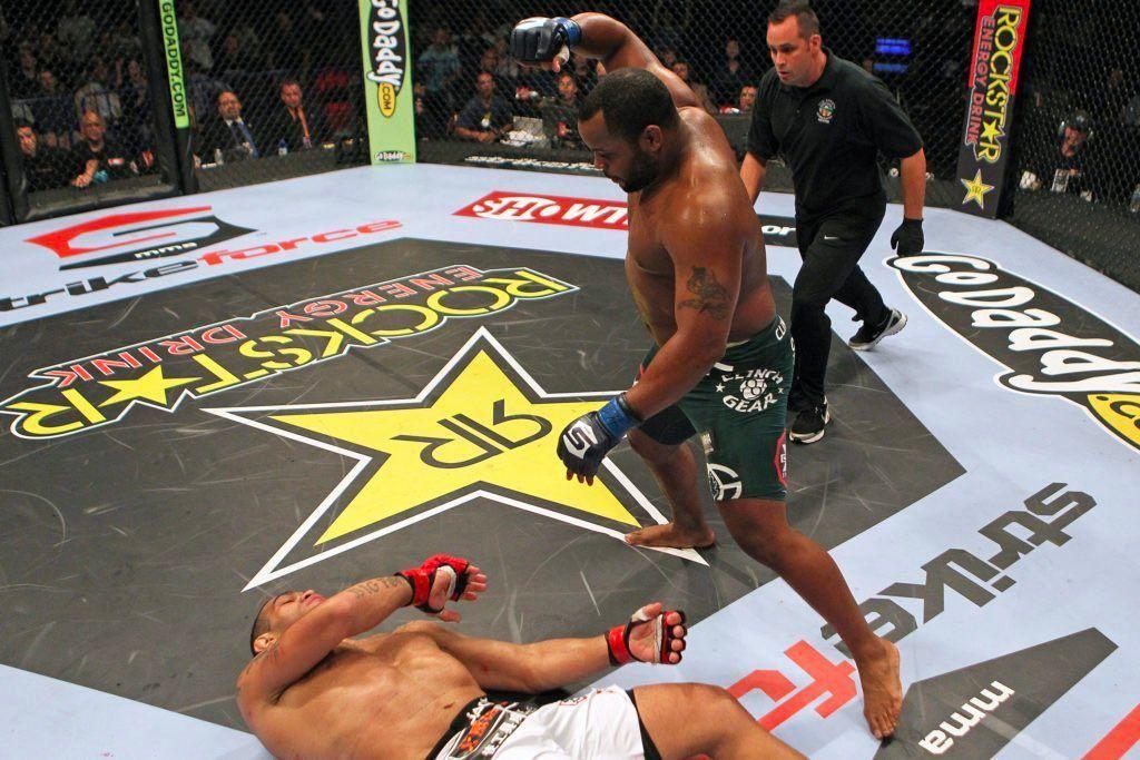 Cormier landing the final blows against Bigfoot Silva. Credits to Esther Lin-MMAFighting