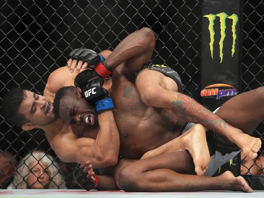 André Muniz controlling Uriah Hall in his last matchup. Credits to: Stephen R. Sylvanie - USA TODAY Sports.