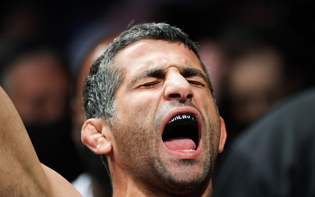 Oliveira is looking to rematch Islam, while Beneil is a fresh new contender. Credits to: Zuffa LLC.