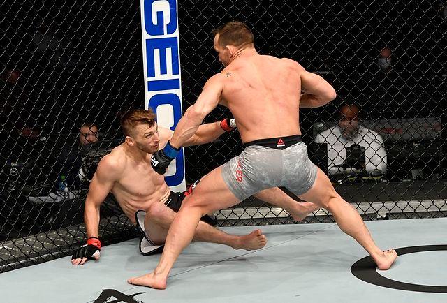 Michael Chandler finishes Dan Hooker. Credits to - Jeff Bottari - Zuffa LLC