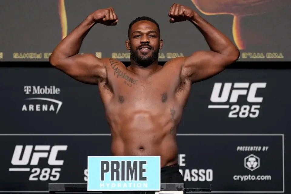 Jon Jones weighing in for his Heavyweight debut. Credit: Jeff Bottari - Zuffa LLC via Getty Images.