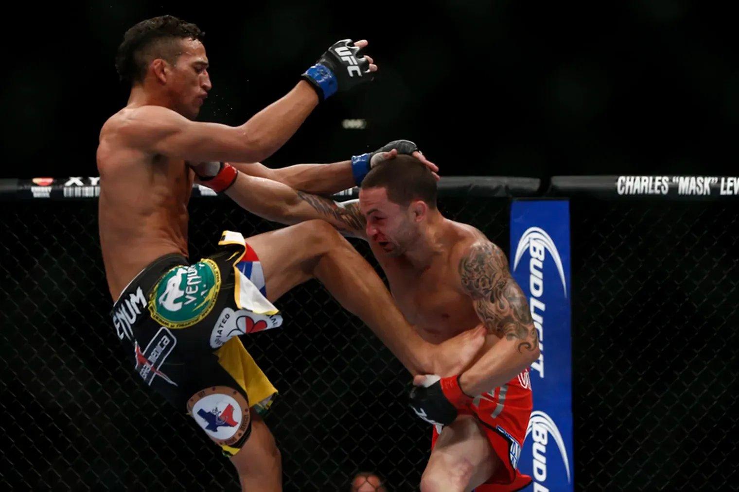 Frankie Edgar defeats Charles Oliveira by unanimous decision. Credit: Ester Linn - MMA Fighting