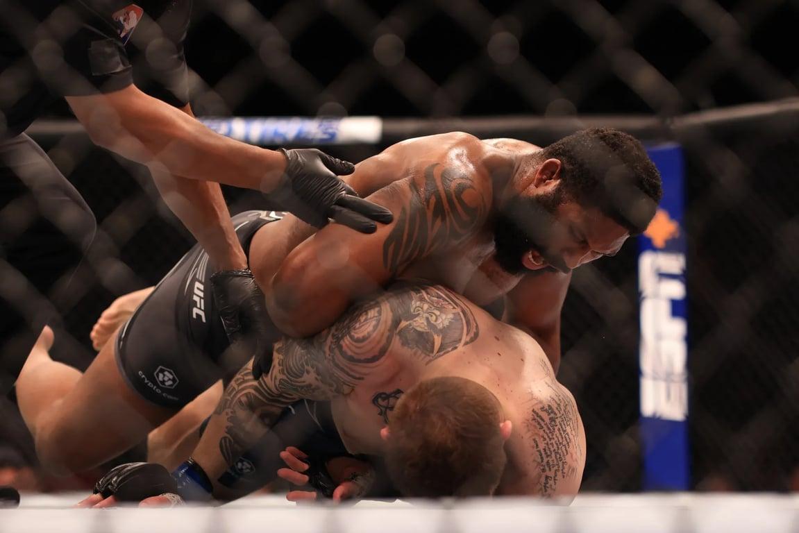 Curtis Blaydes finishing Chris Daukaus. Aaron Doster-USA TODAY Sports