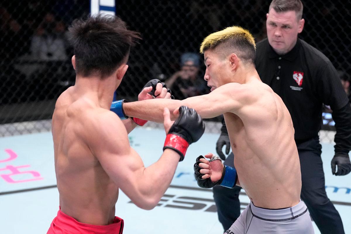 Nakamura in his debut win against Toshiomi Kazama. Photo by Jeff Bottari, Zuffa LLC.