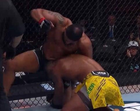 Curtis Blaydes just brutally smashed in Jailton Almeida’s face for the 2nd round TKO 😬😳