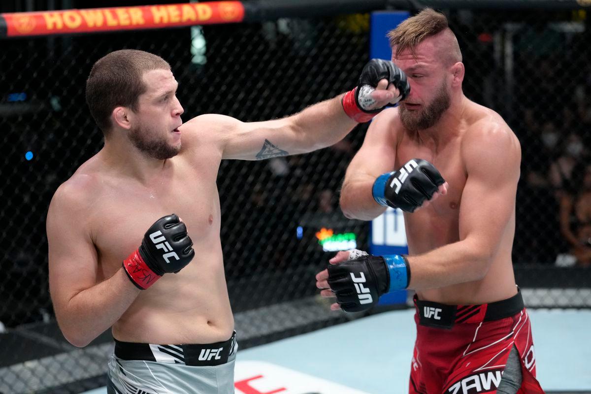 Alex Morono stuns David Zawada with a left hook. Credit: MMA Fighting.