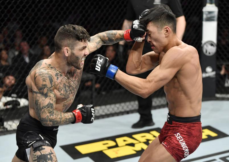 Gavin Tucker lands a left hand on Seung Woo Choi. Credit: Zuffa LLC.