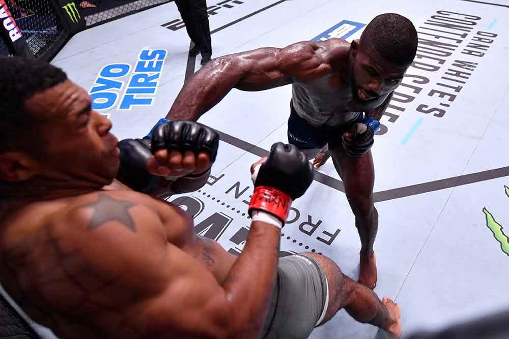 Impa putting it on Kailan Hill in his first Contender Series fight. Photo by Jeff Bottari, Zuffa LLC.