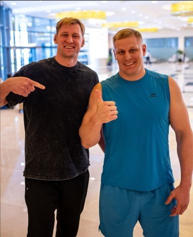 Ryan Gosling and Sergei Pavlovich together before their upcoming match.