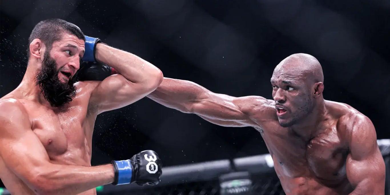 Kamaru Usman punching Khamzat Chimaev in his last bout. Credits to: Giuseppe Cacace - AFP.