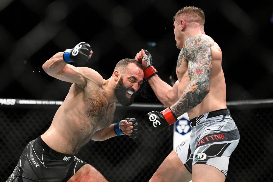 Roman Dolidze scrapping with Marvin Vettori in London. Credits to: Haljestam - USA TODAY Sports.