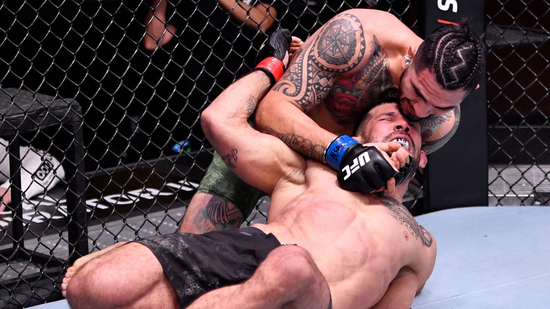 Anthony Hernandez submitting Rodolfo Vieira. Photo by ESPN.